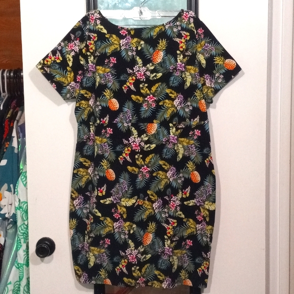 🧁B2G1🧁 Forever 21 + Black Bodycon Dress with Tropical Floral Fruit Print - Picture 2 of 7